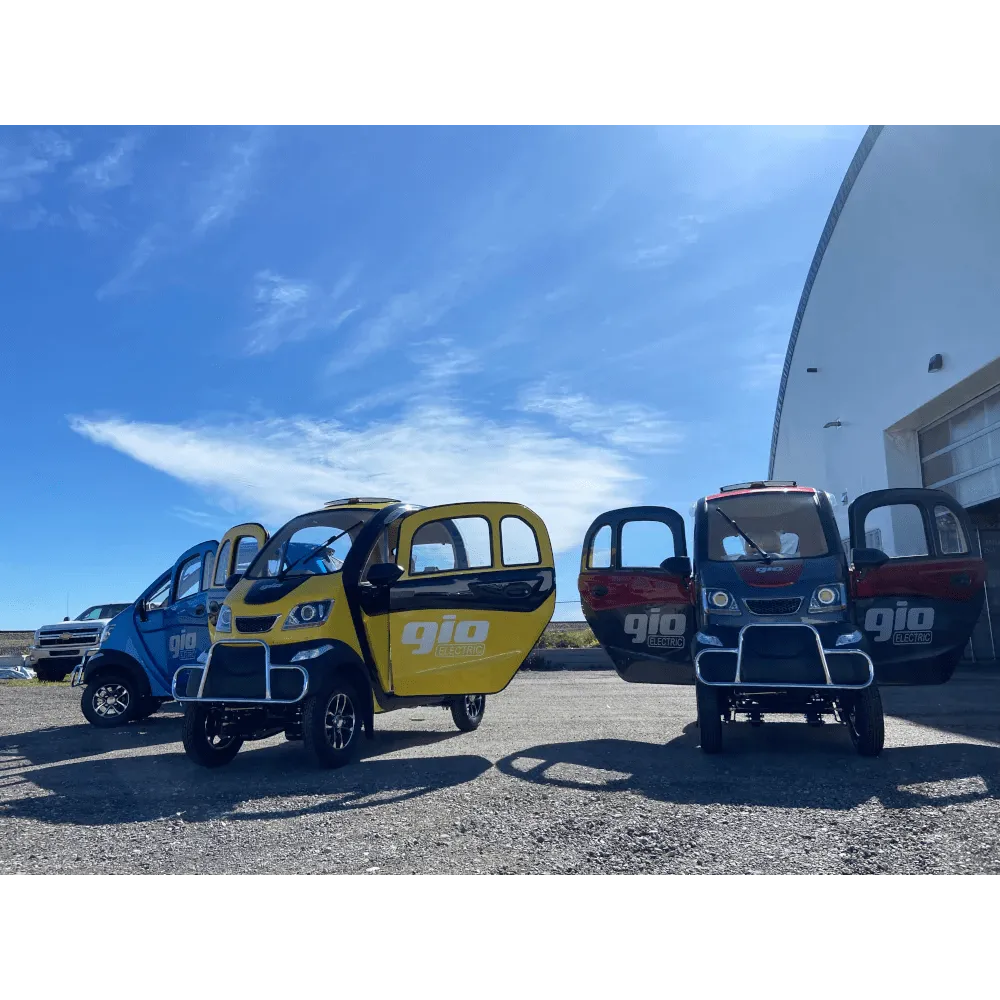 GIO GOLF ENCLOSED MOBILITY SCOOTER 60V 1200W, top speed 18mph, Range up to 30 miles, backup camera, heater, fan, alarm, media center, 500lb load capacity