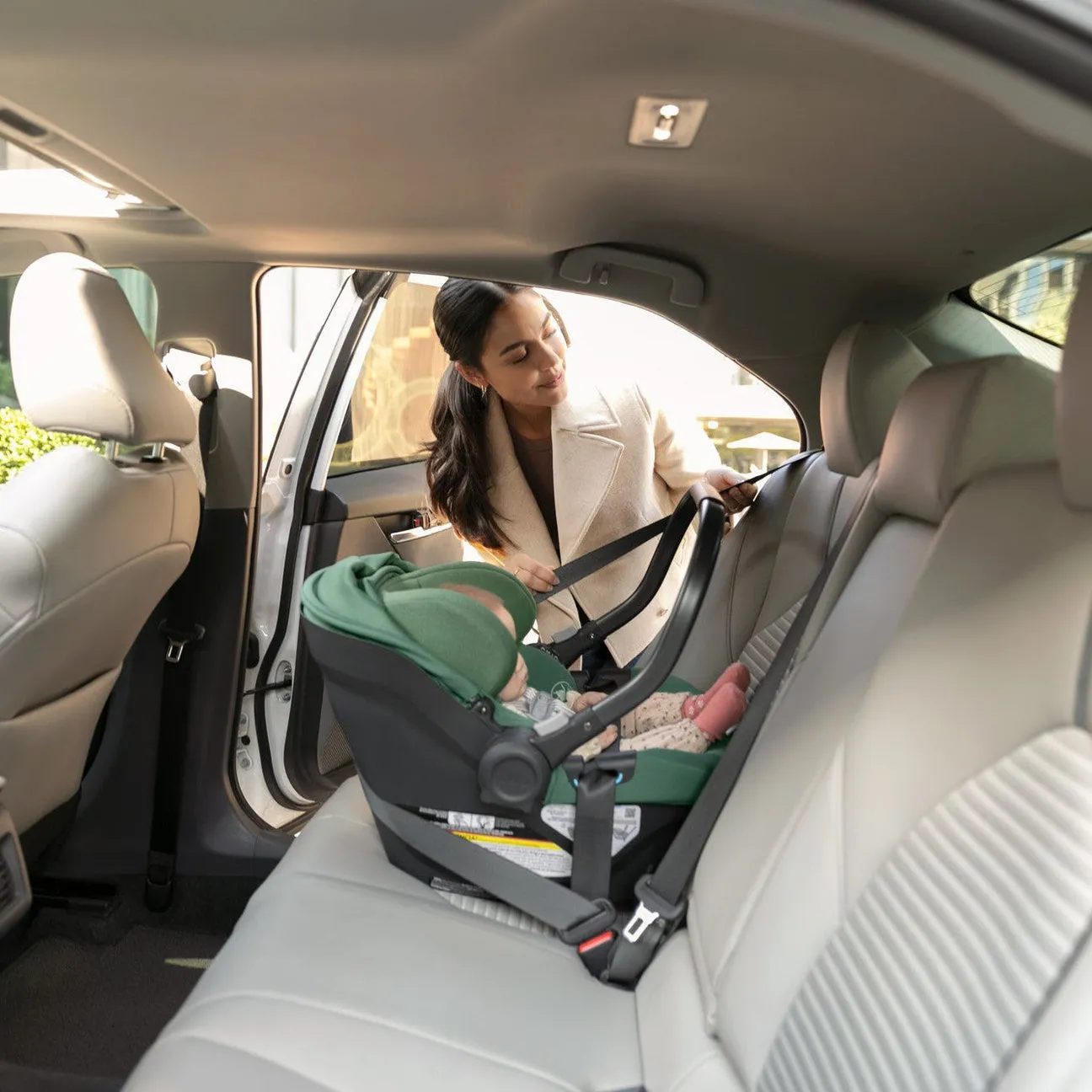 UPPAbaby Aria Lightweight Infant Car Seat - Gwen (Green - Saddle Leather)
