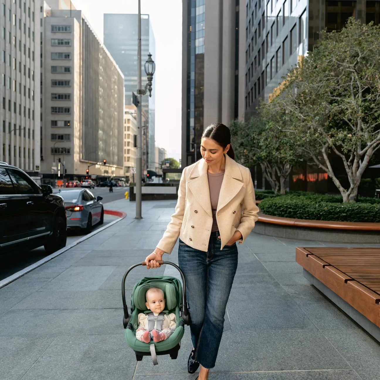 UPPAbaby Aria Lightweight Infant Car Seat - Gwen (Green - Saddle Leather)