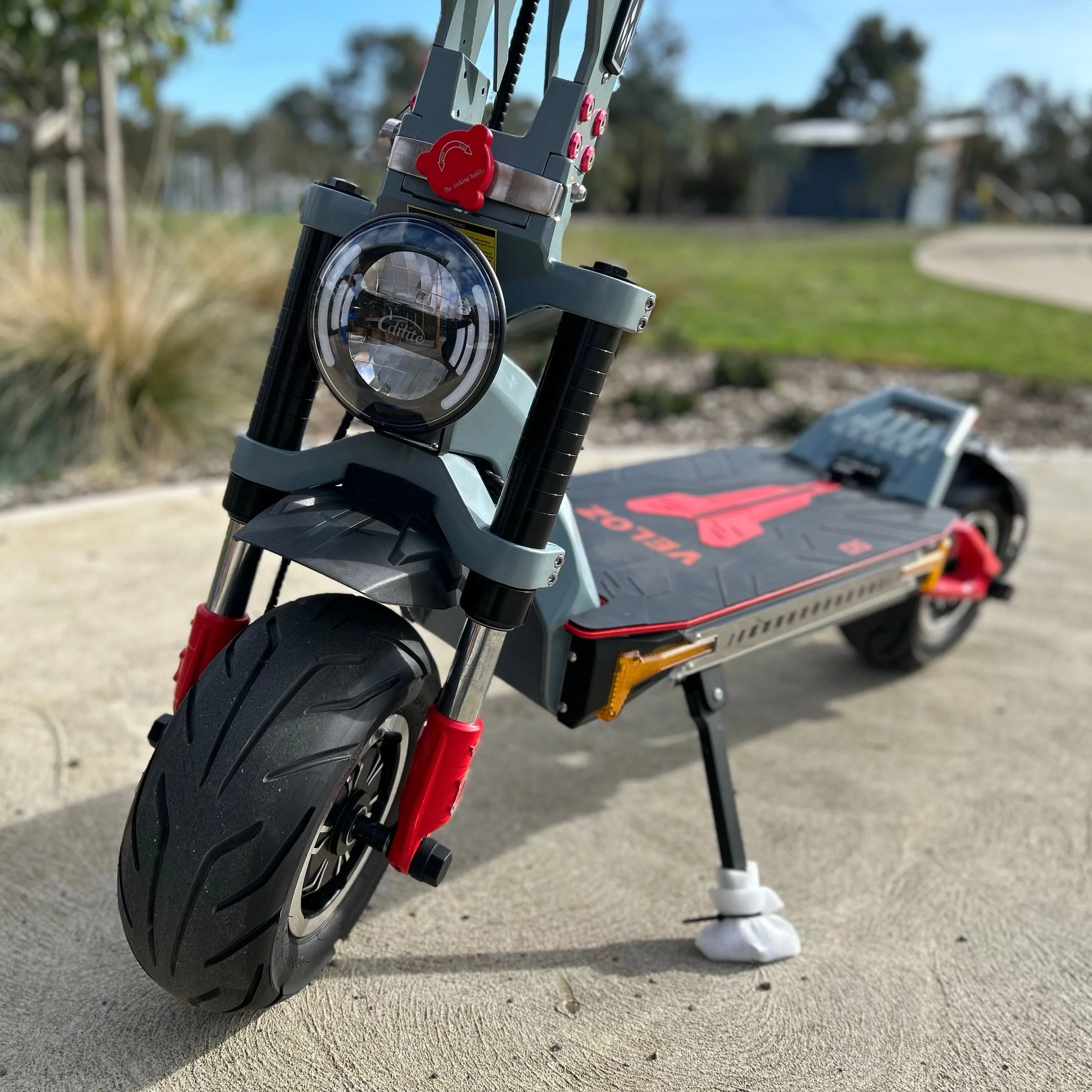 Veloz G5 Electric Scooter 200 Kilos Max Loading 240 Km Range 5000W peak Motor 12 Months Free Service