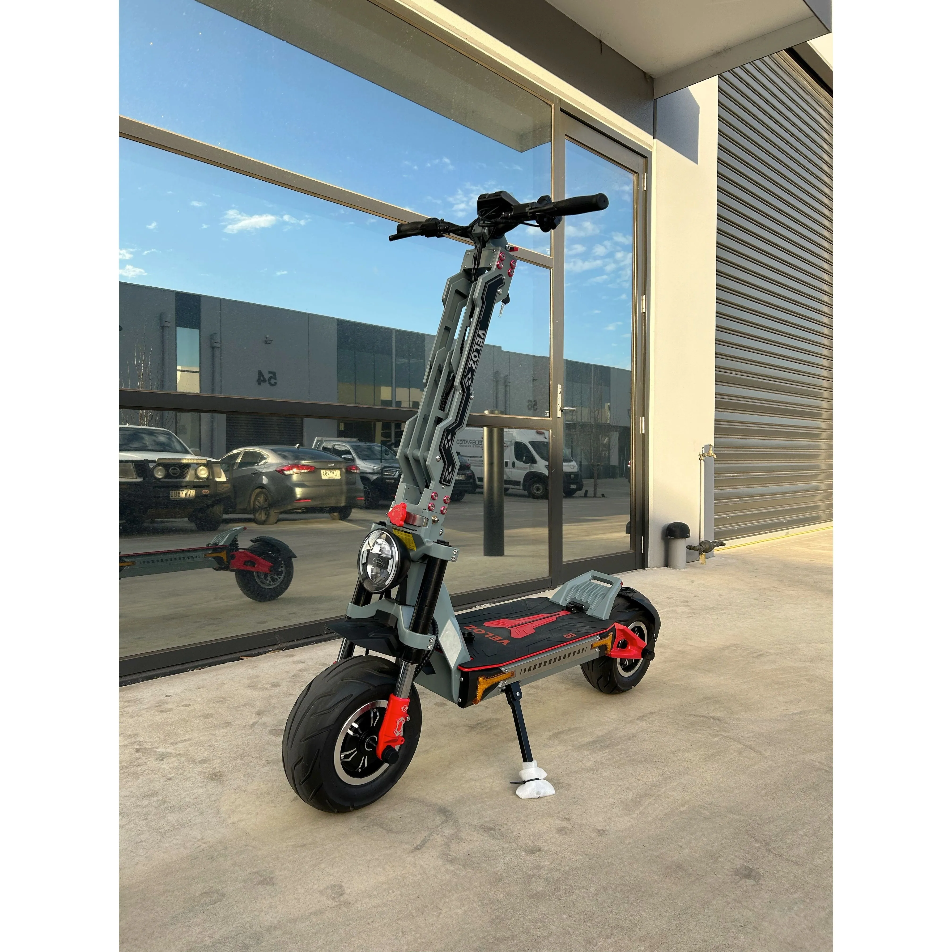 Veloz G5 Electric Scooter 200 Kilos Max Loading 240 Km Range 5000W peak Motor 12 Months Free Service