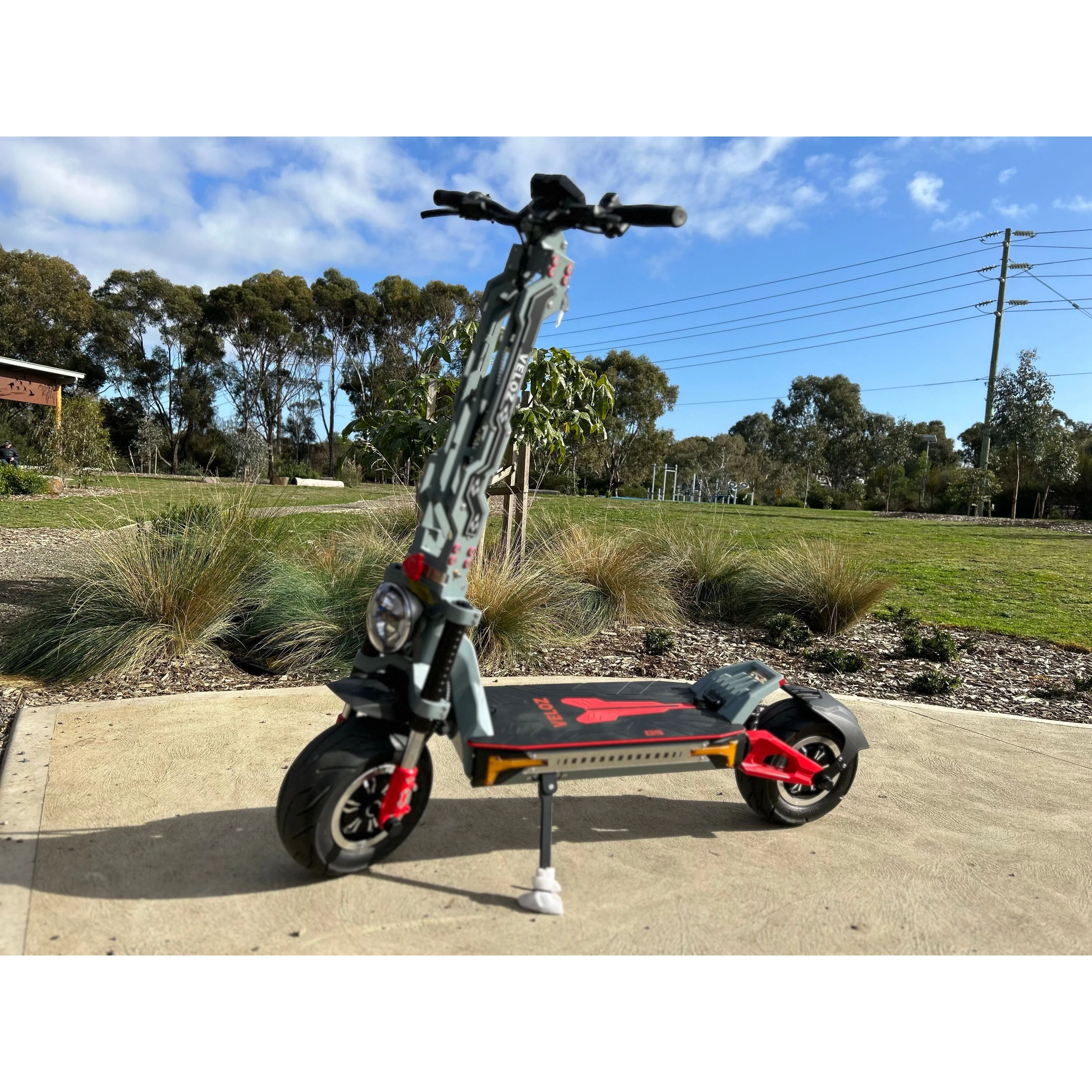 Veloz G5 Electric Scooter 200 Kilos Max Loading 240 Km Range 5000W peak Motor 12 Months Free Service