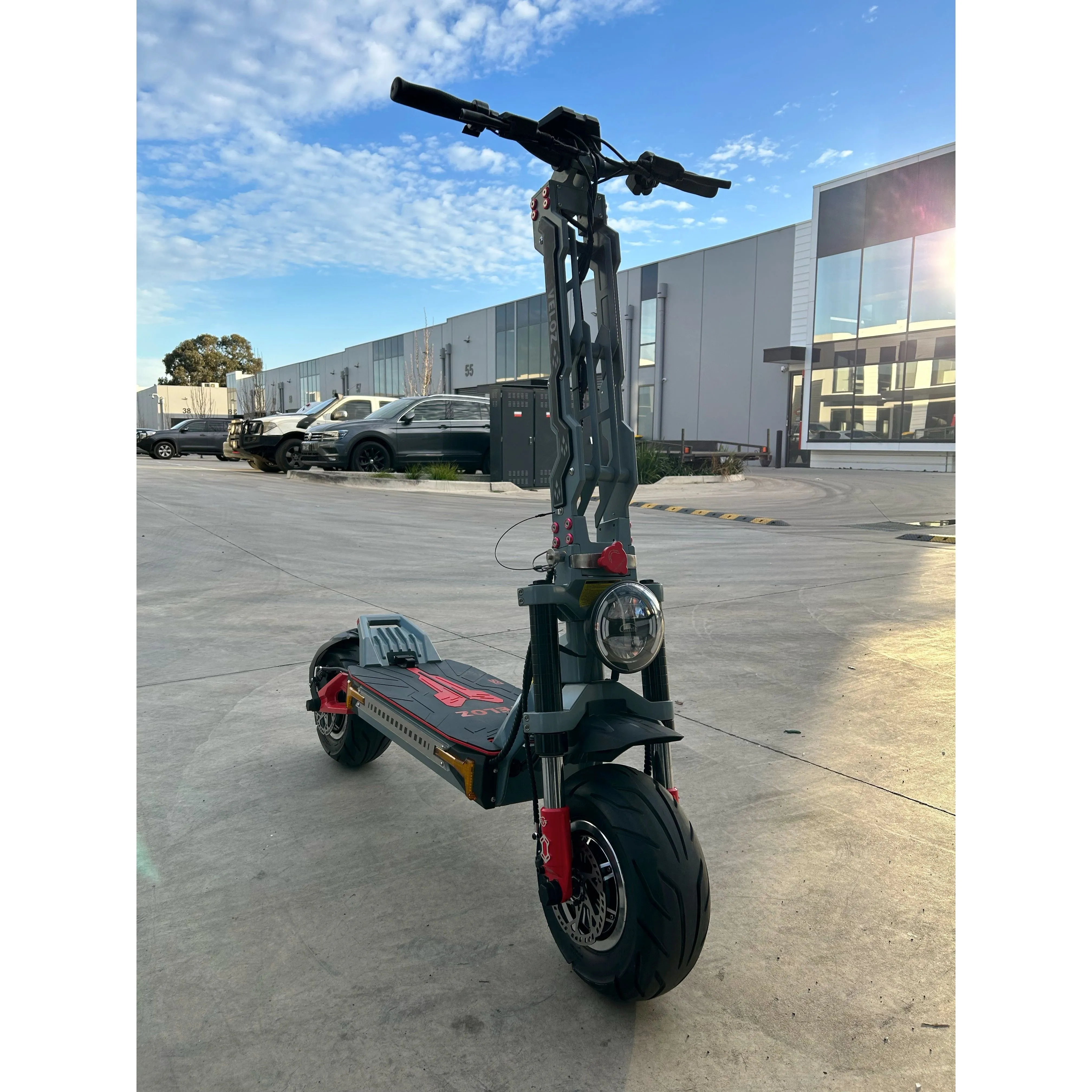 Veloz G5 Electric Scooter 200 Kilos Max Loading 240 Km Range 5000W peak Motor 12 Months Free Service