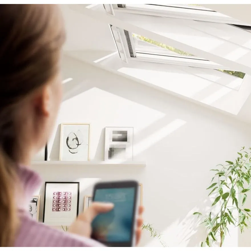 VELUX GGL UK06 207021U White Painted INTEGRA® Electric Window (134 x 118 cm)