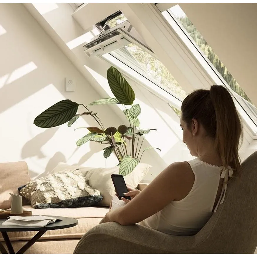 VELUX GGL UK06 207021U White Painted INTEGRA® Electric Window (134 x 118 cm)