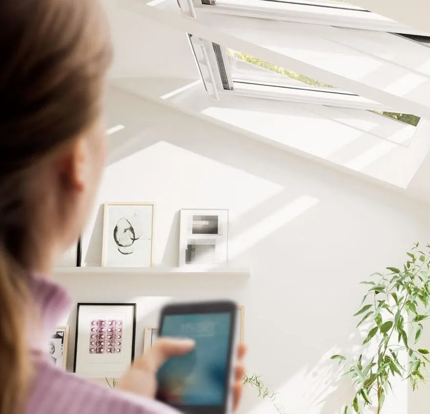 VELUX GGL UK10 206830 Triple Glazed White Painted INTEGRA® SOLAR Window (134 x 160 cm)