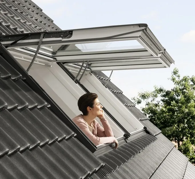 VELUX GPU PK06 007021U Top-Hung INTEGRA® Electric Window (94 x 118 cm)