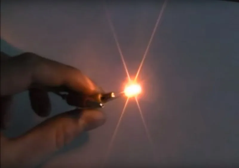 Yellow Flickering Candle 5mm Water Clear LED - 30deg - 5800mCd